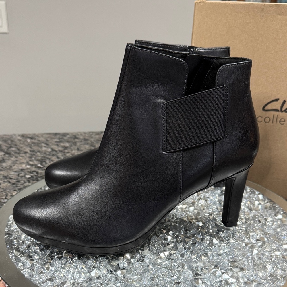 Clarks Amber rise Black leather Heeled Ankle Boots NEW 11M - Picture 6 of 14